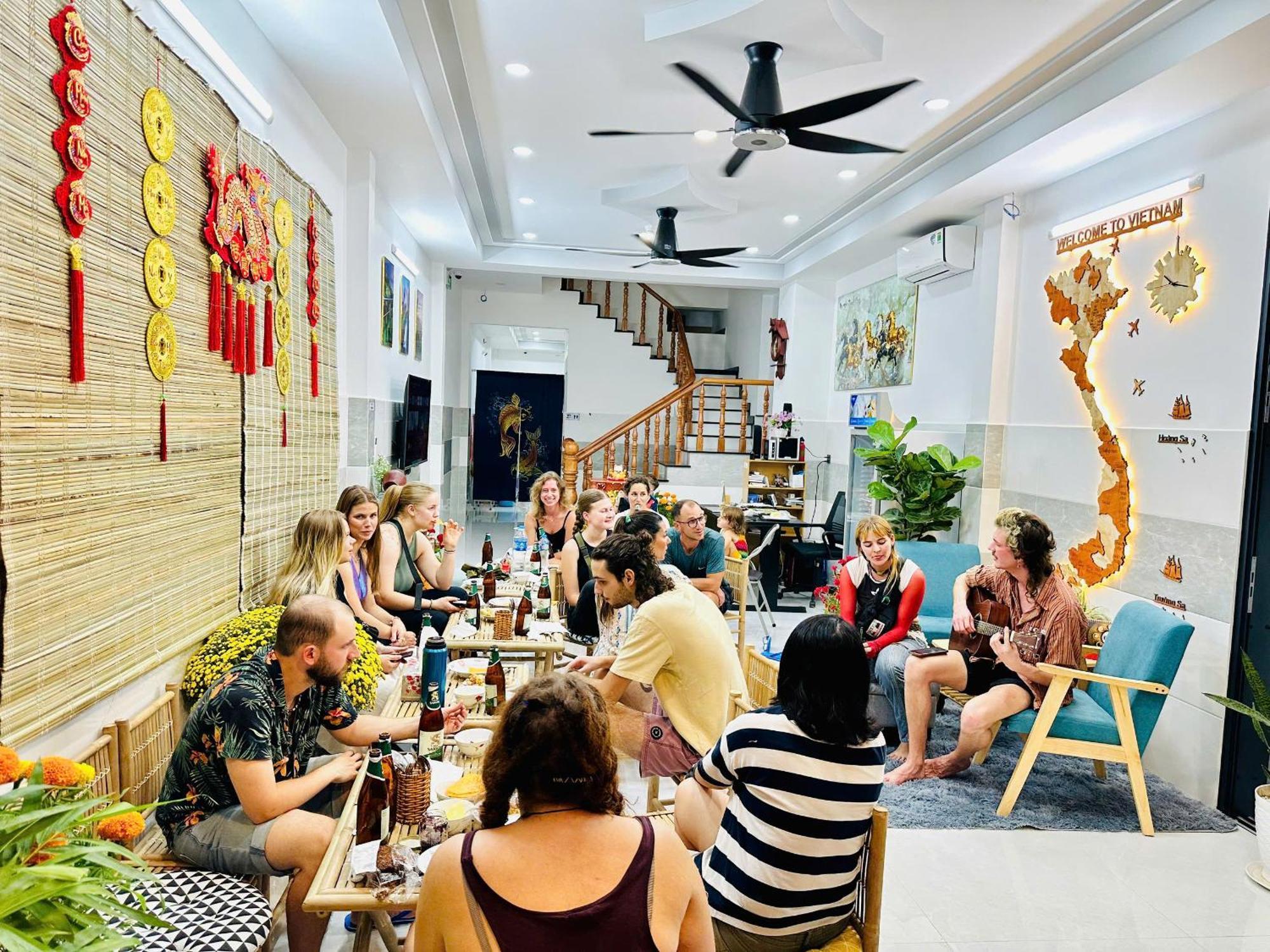 Aloha Saigon Premium Hostel By Local Travel Experts - Newly Opened, Less-Touristy Location, Spacious Rooms, Glass Shower Bathroom, Free Breakfast & Walking Tour Хошимин Екстериор снимка