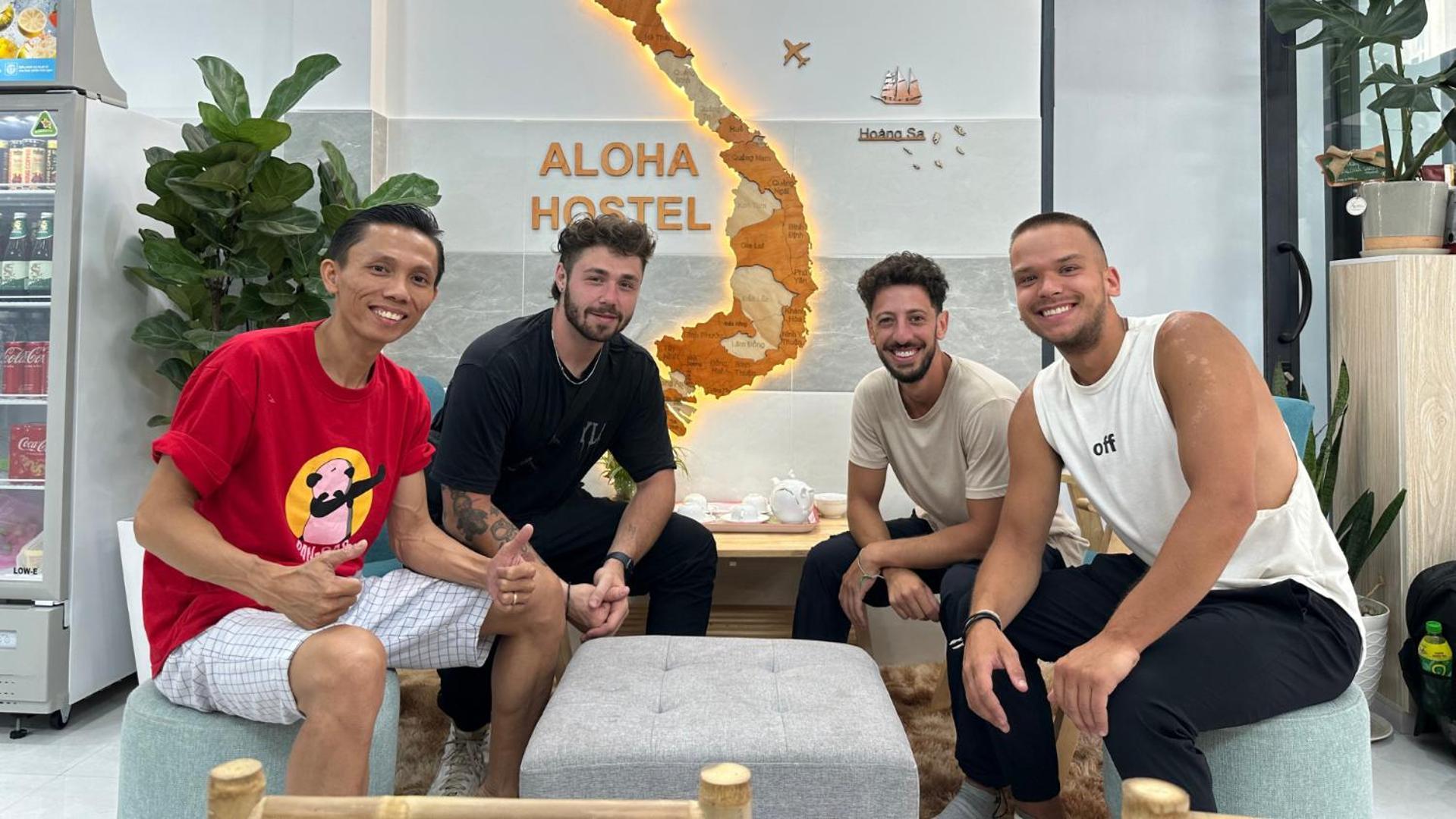 Aloha Saigon Premium Hostel By Local Travel Experts - Newly Opened, Less-Touristy Location, Spacious Rooms, Glass Shower Bathroom, Free Breakfast & Walking Tour Хошимин Екстериор снимка