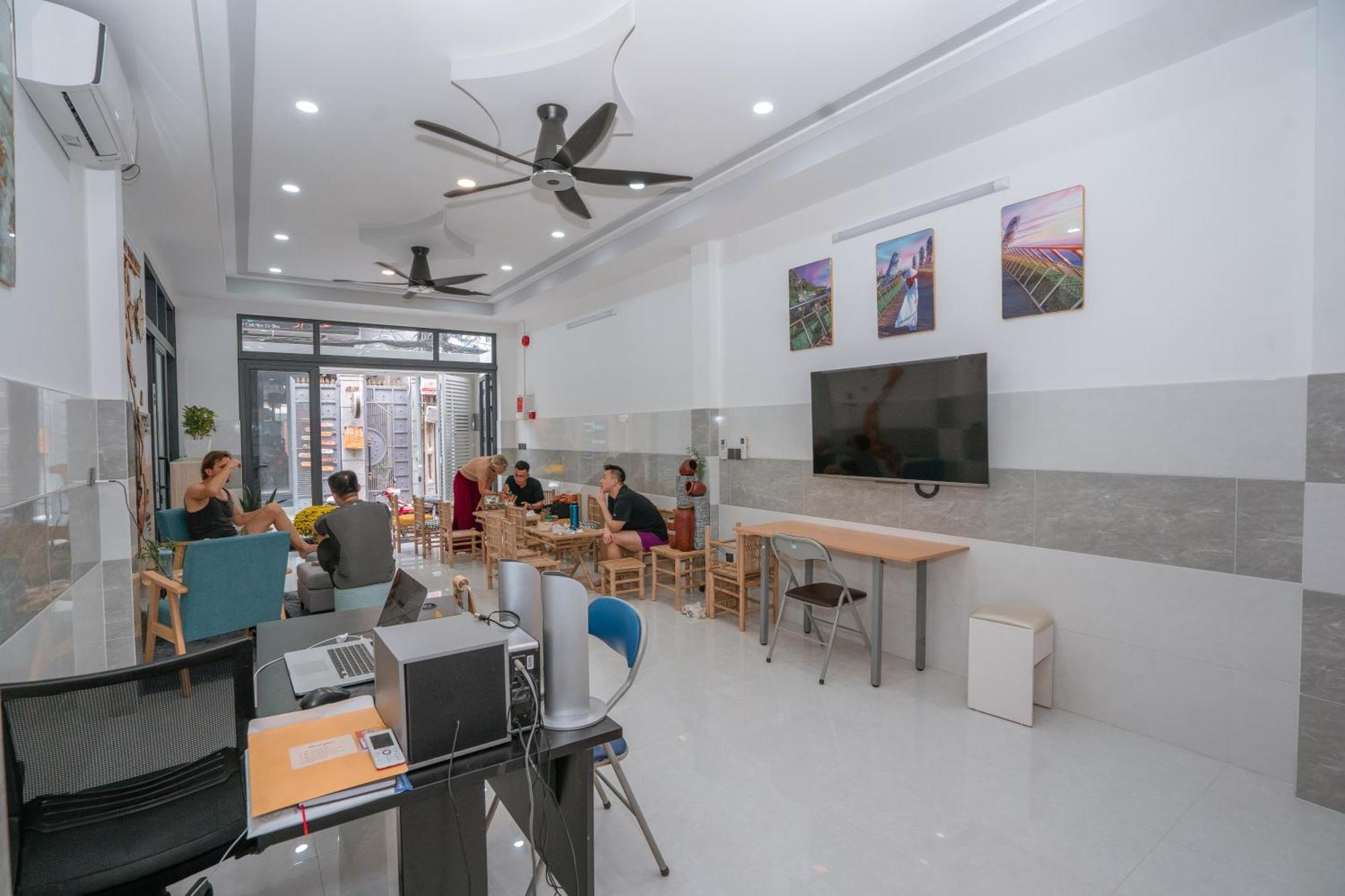 Aloha Saigon Premium Hostel By Local Travel Experts - Newly Opened, Less-Touristy Location, Spacious Rooms, Glass Shower Bathroom, Free Breakfast & Walking Tour Хошимин Екстериор снимка
