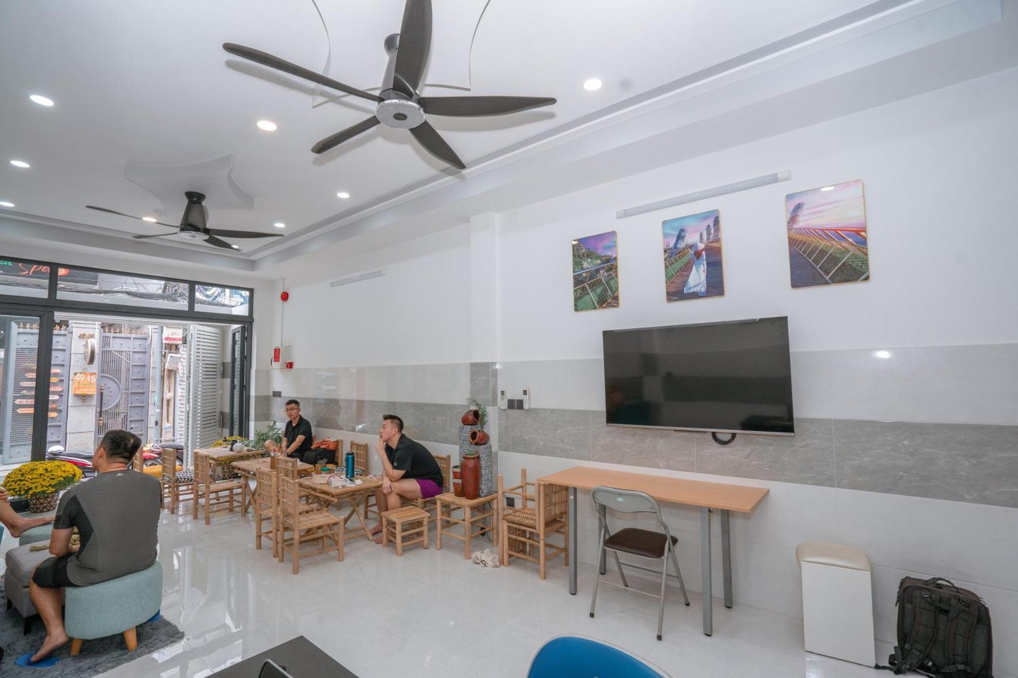 Aloha Saigon Premium Hostel By Local Travel Experts - Newly Opened, Less-Touristy Location, Spacious Rooms, Glass Shower Bathroom, Free Breakfast & Walking Tour Хошимин Екстериор снимка