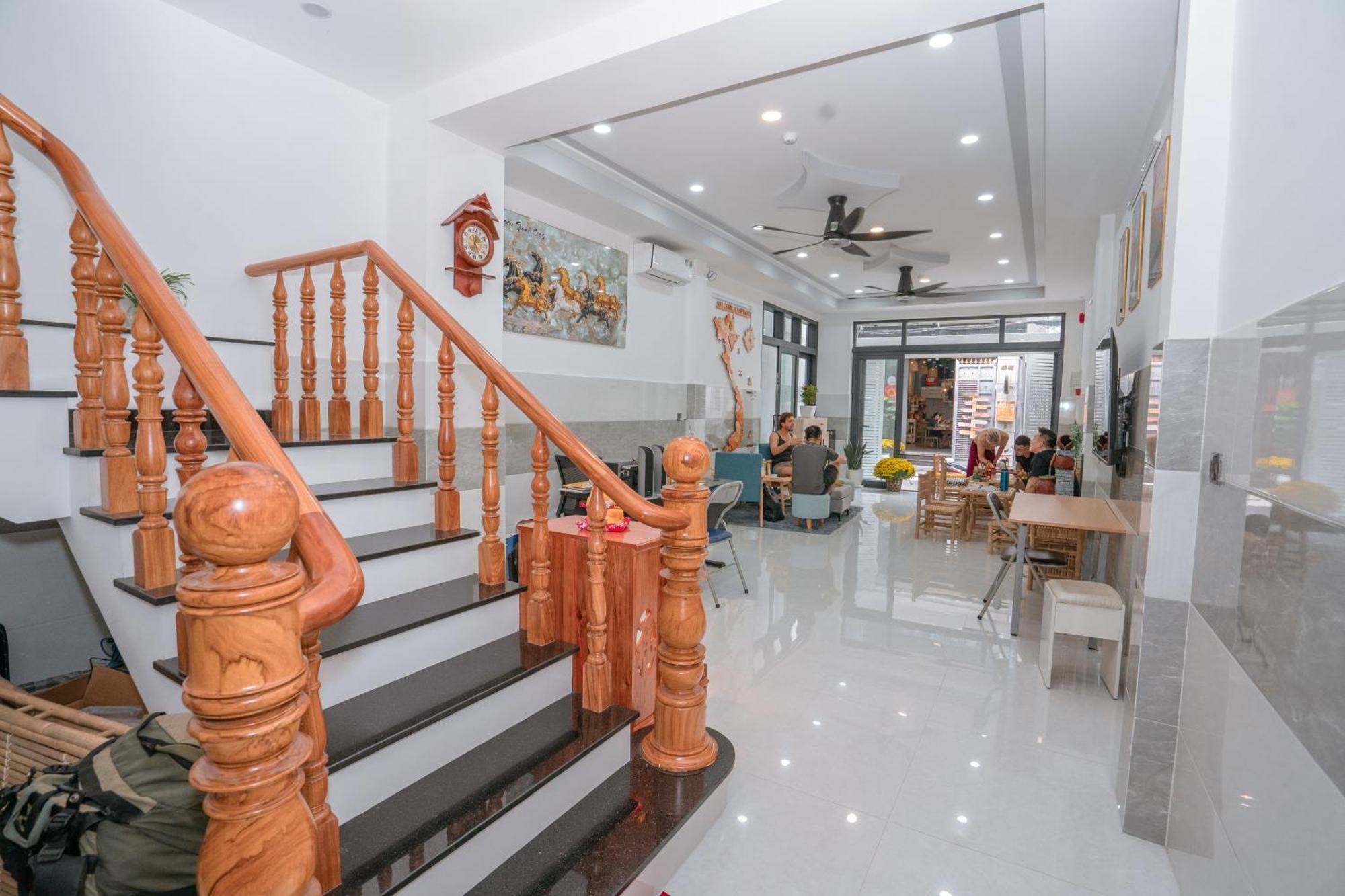 Aloha Saigon Premium Hostel By Local Travel Experts - Newly Opened, Less-Touristy Location, Spacious Rooms, Glass Shower Bathroom, Free Breakfast & Walking Tour Хошимин Екстериор снимка