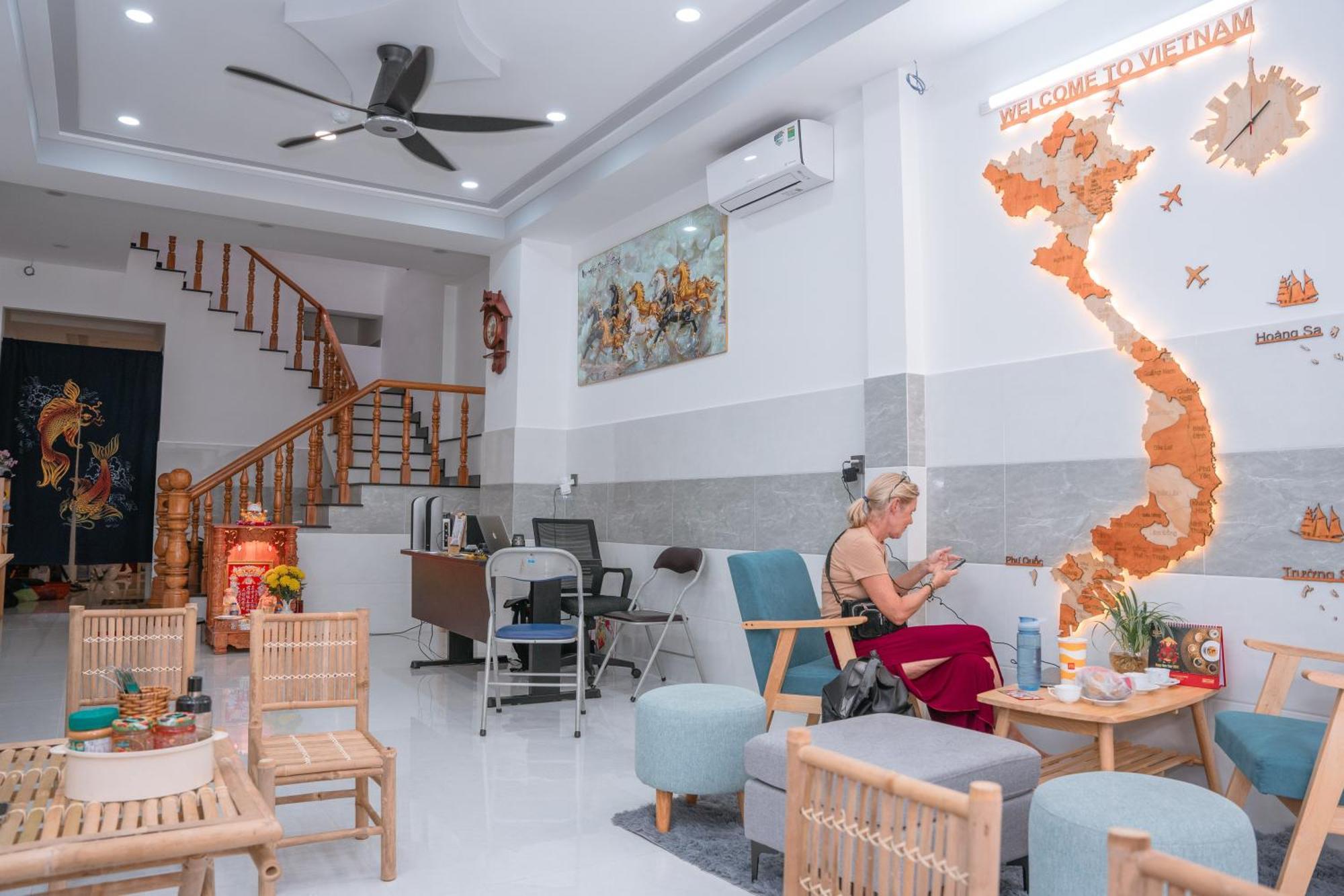 Aloha Saigon Premium Hostel By Local Travel Experts - Newly Opened, Less-Touristy Location, Spacious Rooms, Glass Shower Bathroom, Free Breakfast & Walking Tour Хошимин Екстериор снимка