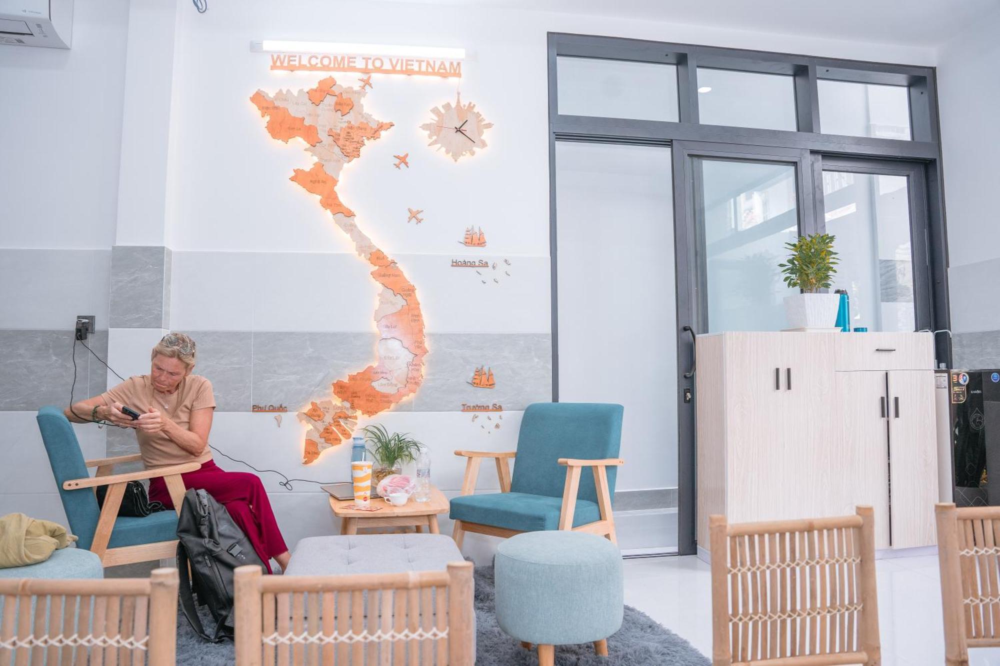 Aloha Saigon Premium Hostel By Local Travel Experts - Newly Opened, Less-Touristy Location, Spacious Rooms, Glass Shower Bathroom, Free Breakfast & Walking Tour Хошимин Екстериор снимка