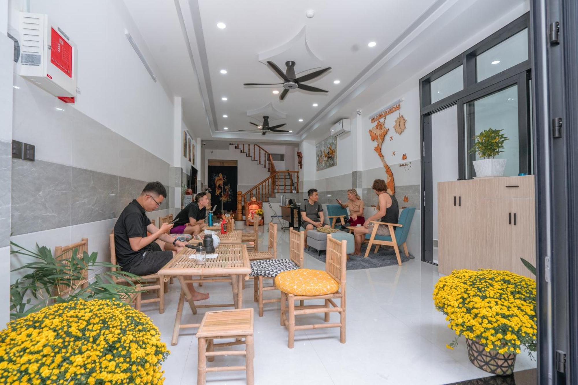 Aloha Saigon Premium Hostel By Local Travel Experts - Newly Opened, Less-Touristy Location, Spacious Rooms, Glass Shower Bathroom, Free Breakfast & Walking Tour Хошимин Екстериор снимка